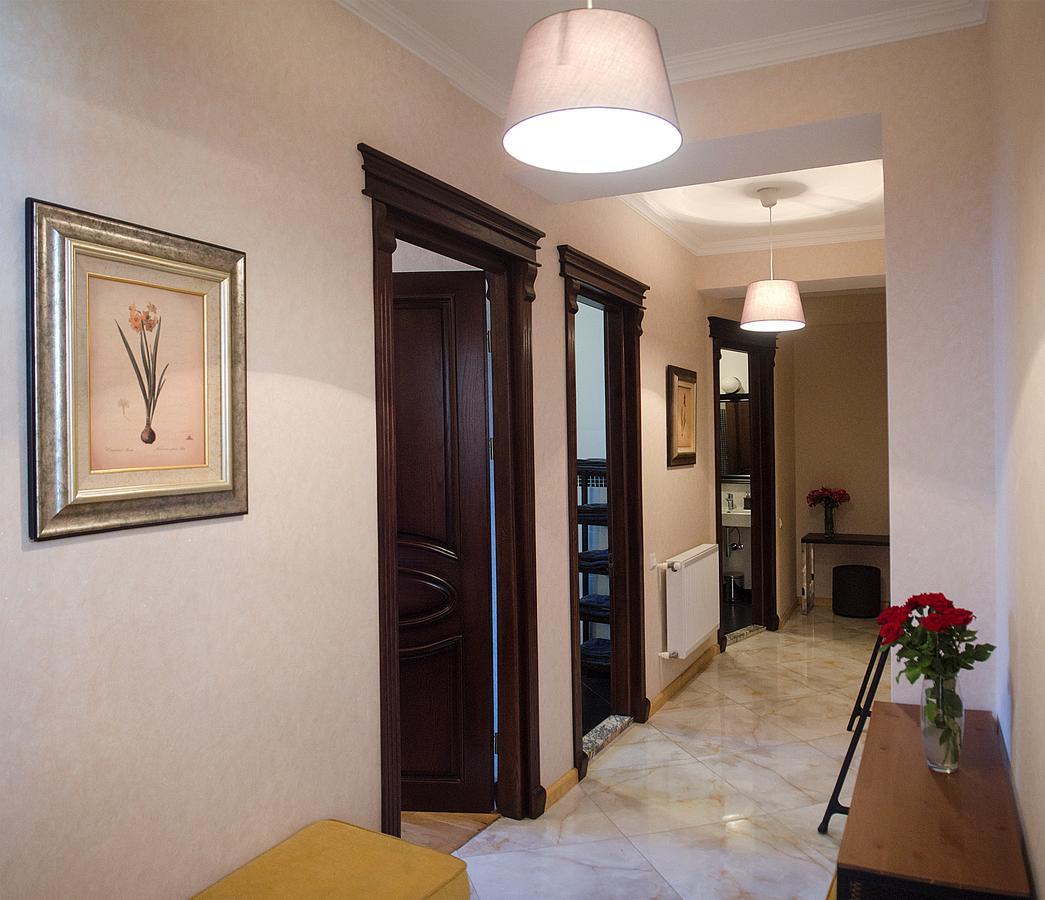 Tiflislux Apartment - Old City Philarmonic Εξωτερικό φωτογραφία