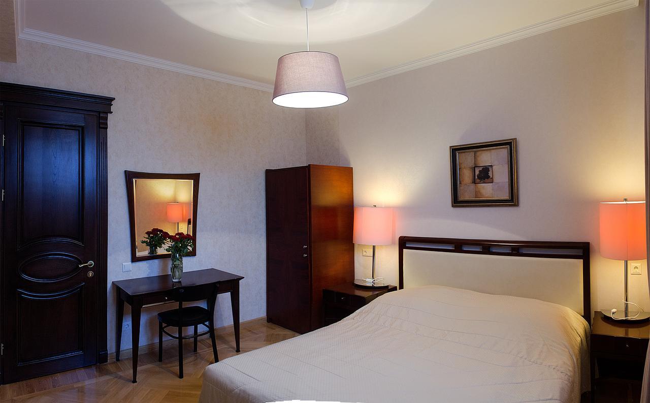 Tiflislux Apartment - Old City Philarmonic Εξωτερικό φωτογραφία