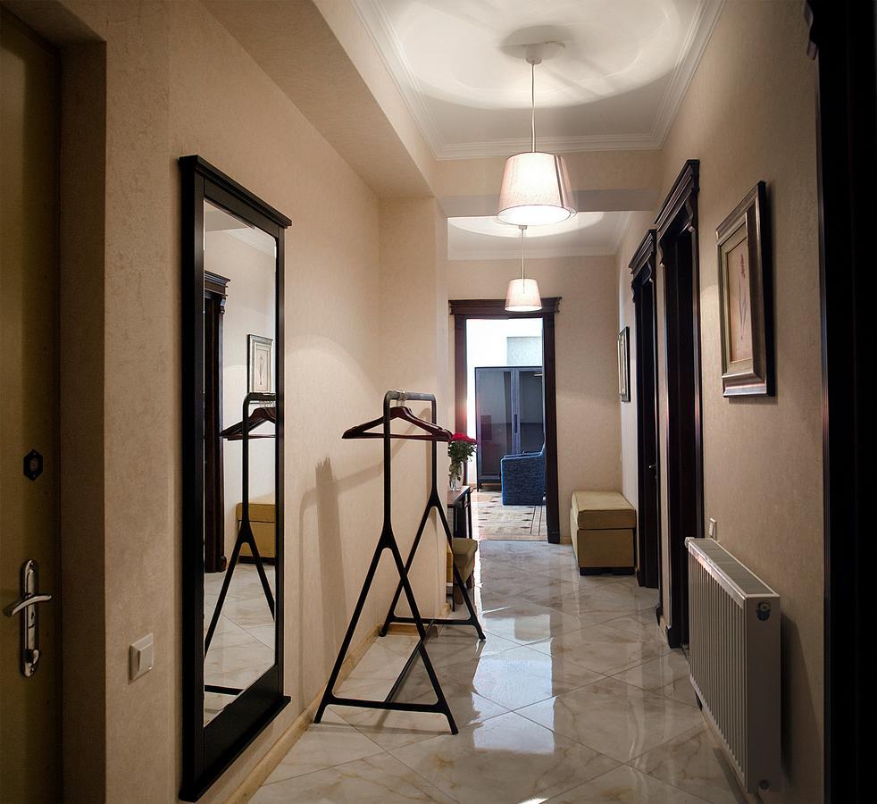 Tiflislux Apartment - Old City Philarmonic Εξωτερικό φωτογραφία