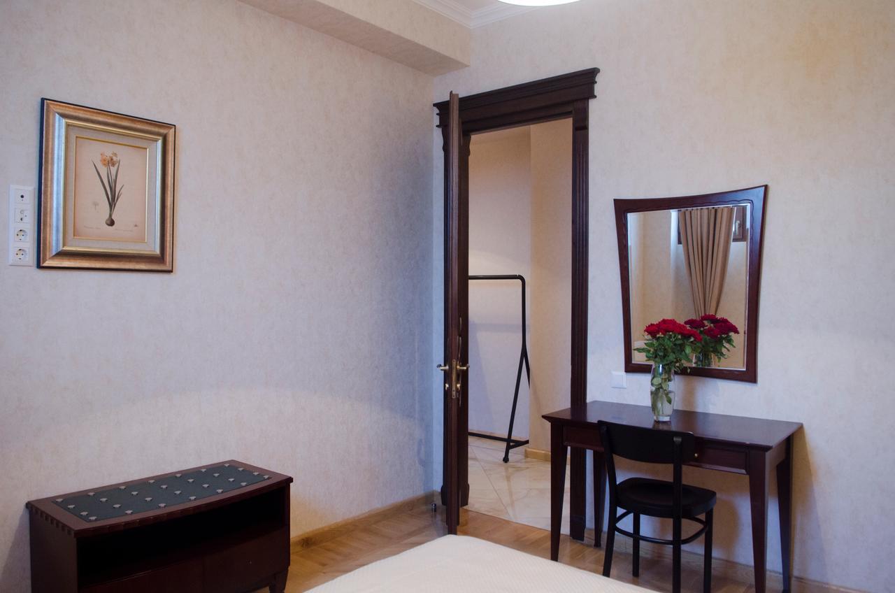 Tiflislux Apartment - Old City Philarmonic Εξωτερικό φωτογραφία